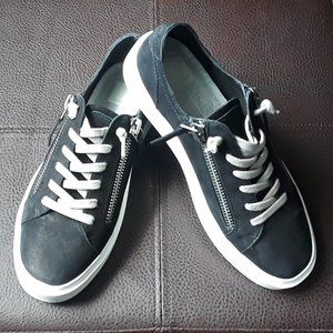 Dolce Vita Black Leather Sneaker - Size 9M